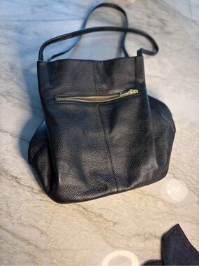 Classic Black Leather Shoulder Bag - Timeless Everyday Tote